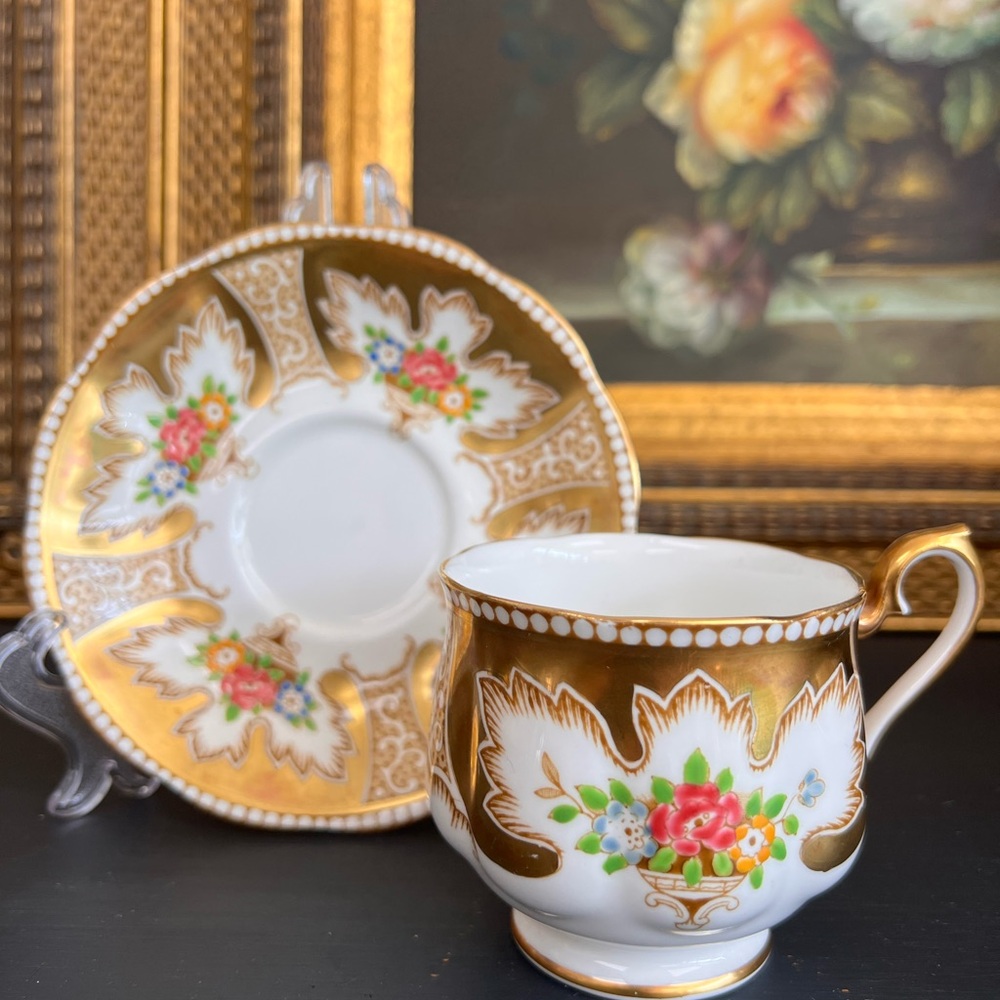 Elegant Floral Tea Cup and Saucer Set - Picture 5 of 9